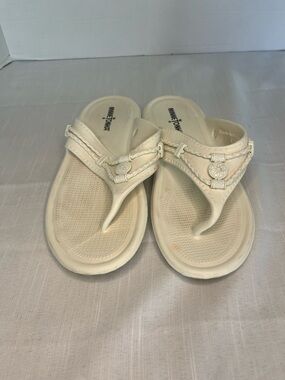 Minnetonka Cream Braided Thong Sandals with Medallion Size 9